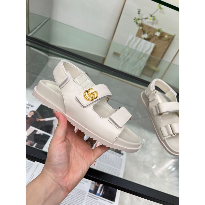 G*u*i sandals